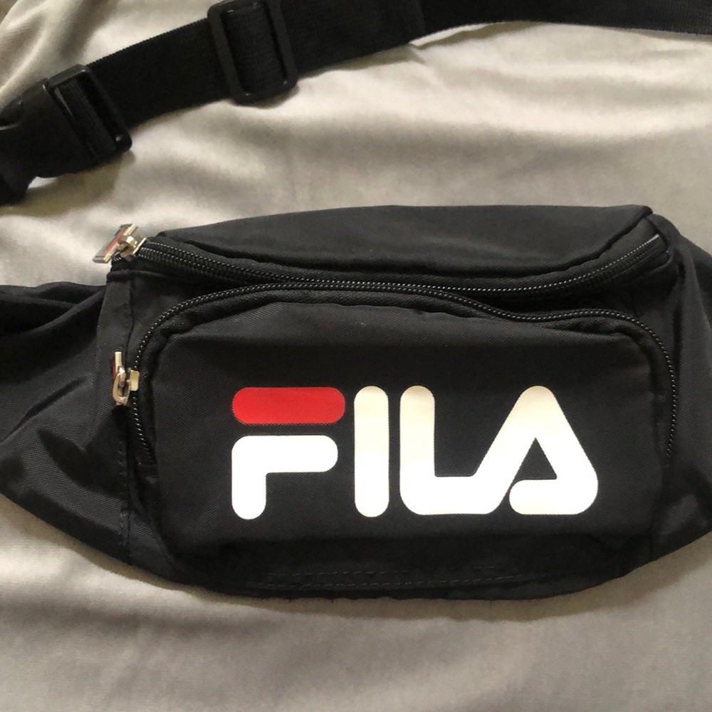Fila Black Belt Bag, Fanny Pack Travel Pouch 3 compartments. New!